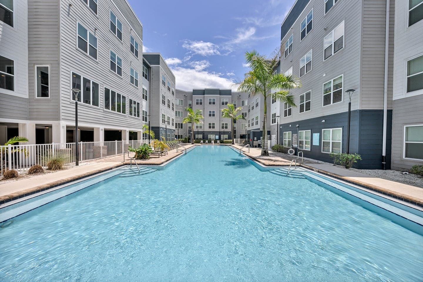 Halo46—Amenities—Pool-&-Courtyard-(17)